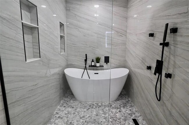 Building Photo - 2913 Eagle Lake Dr