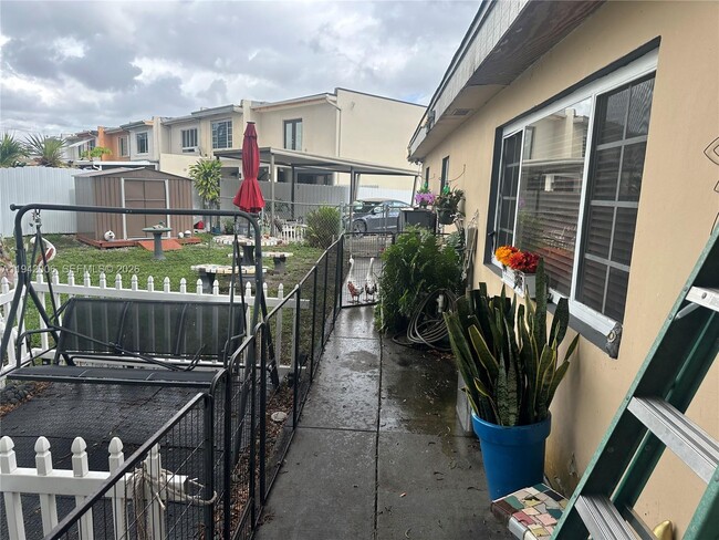 Building Photo - 7400 W 17th Ave