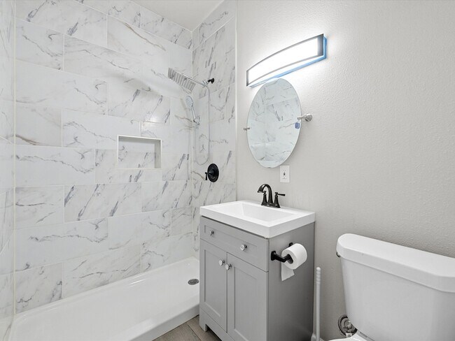 Building Photo - 1119 Waugh Dr