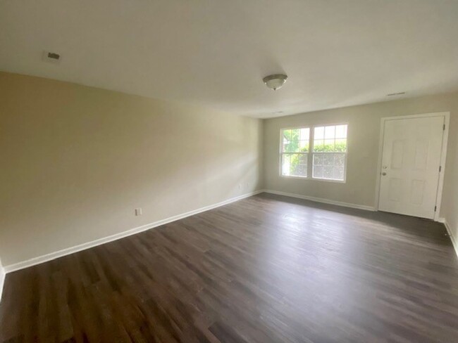 Building Photo - Charming 3 Bedroom 2.5 Bath townhome in Po...