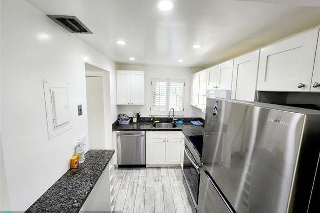 Building Photo - 1638 Embassy Dr