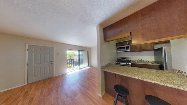 Primary Photo - 1025 Valencia Dr SE