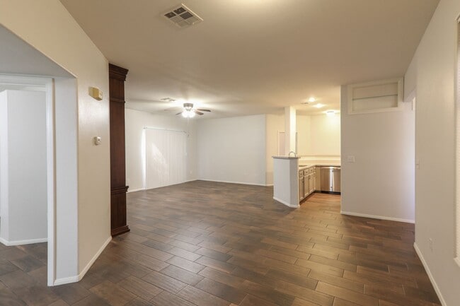 Building Photo - 2 Bedroom Condo In Guard Gated Summerlin C...