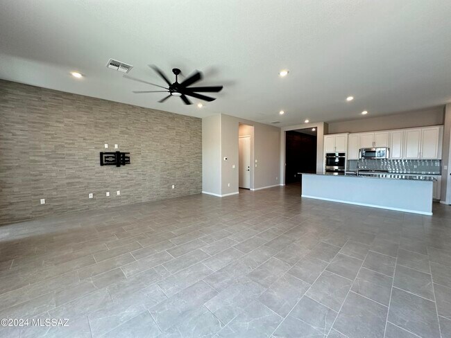 Building Photo - 12474 N Appling Ave