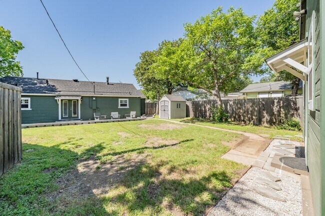 Building Photo - 2157 W Lotus Ave