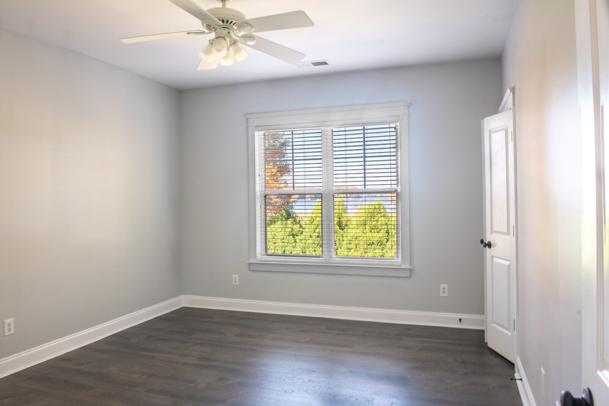 Building Photo - 16015 Kelly Park Cir