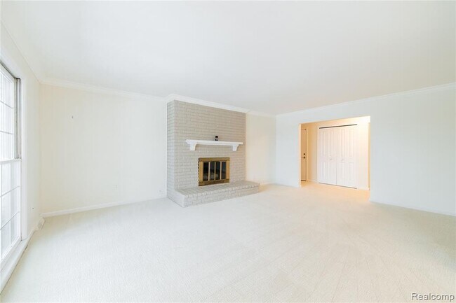 Building Photo - 24356 E River Rd