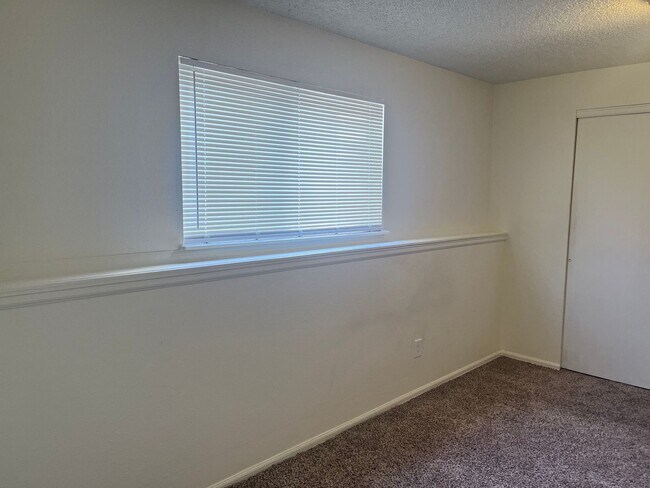 Building Photo - 127 W 45th St