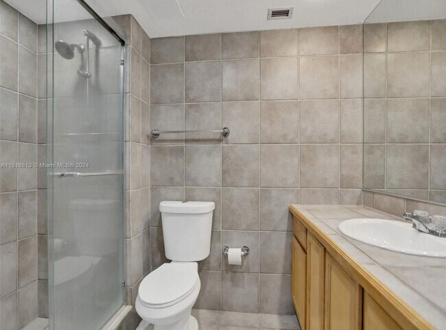 Building Photo - $2,900MONTHLY;11930 N BAYSHORE DR #601 NOR...