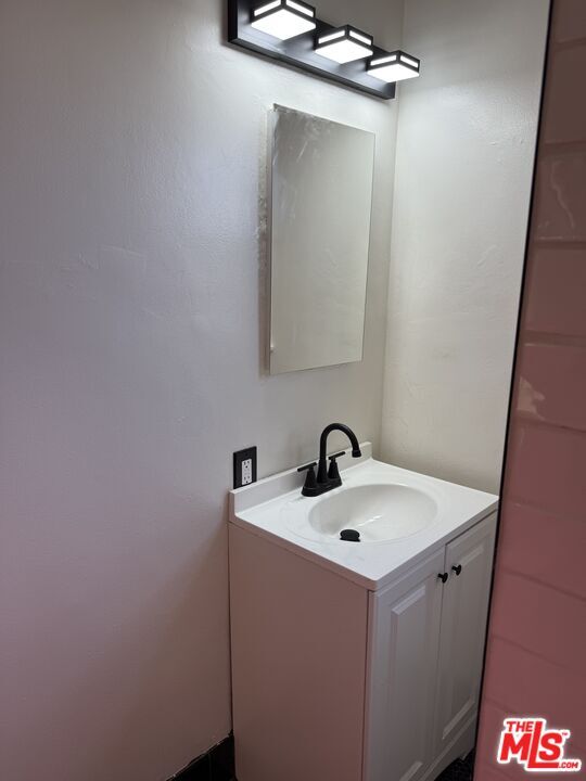 Building Photo - 3311 1/2 W 78th St