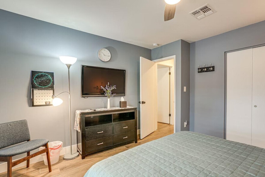 Building Photo - 2331 E Lupine Ave