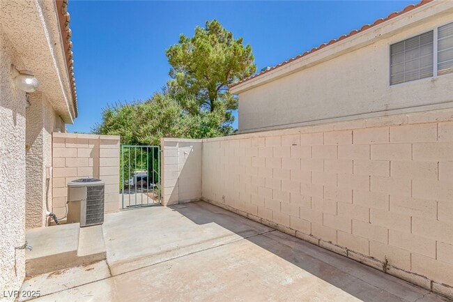 Building Photo - 8027 Teresita Ave