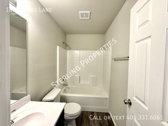 Building Photo - 1804 Hayes Ln