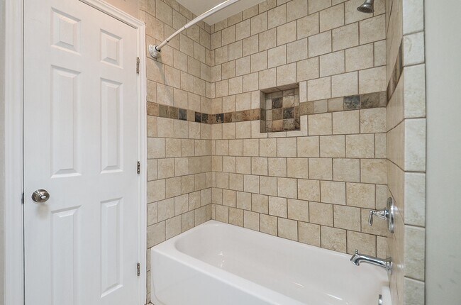 Building Photo - 13074 Trail Hollow Dr