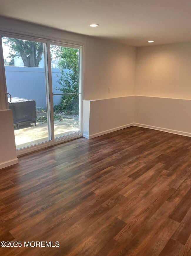 Building Photo - 127 Hulick St