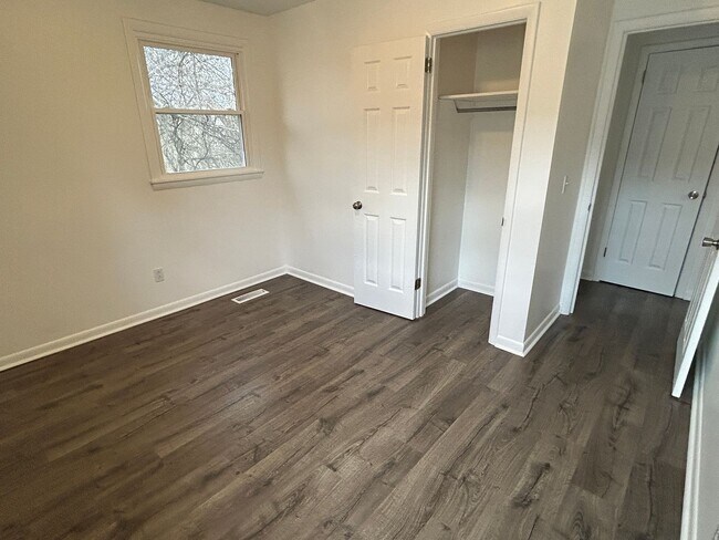 Building Photo - 4758 Trenton Dr