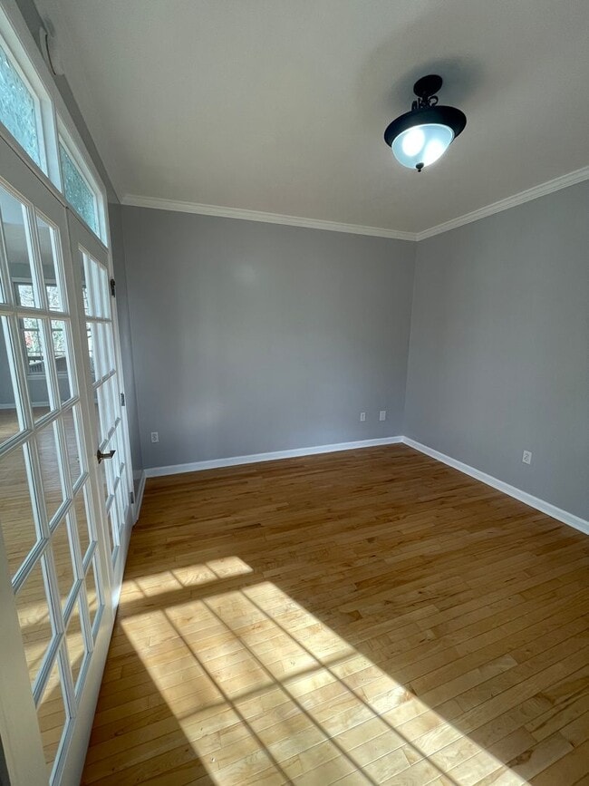 Building Photo - 1513 King Henry Dr