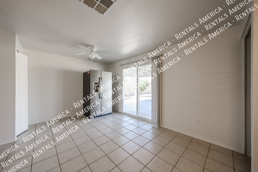 Building Photo - 3550 E Voltaire Dr