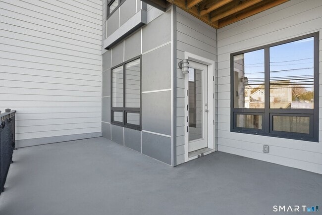 Building Photo - 71 Connecticut Ave