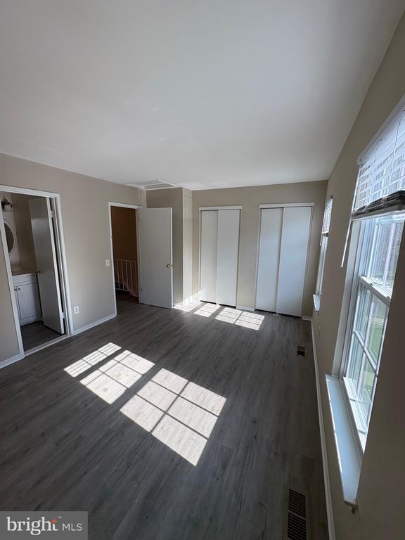 Building Photo - 7 Valley Bend Ct