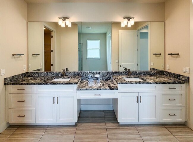 Building Photo - 2065 Paragon Cir W