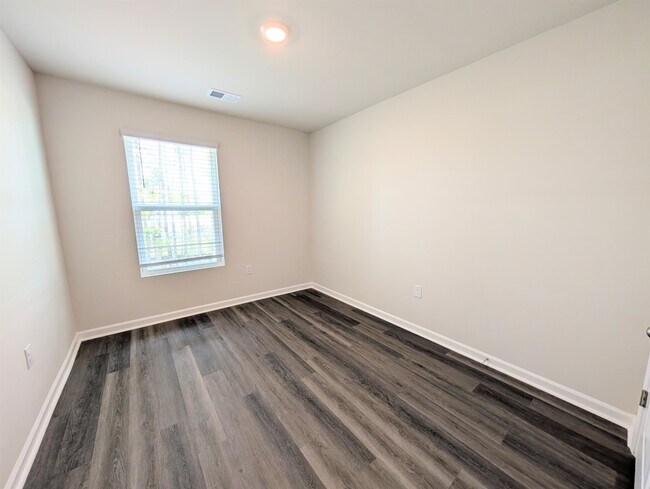 Building Photo - 644 Golden Resin Rd