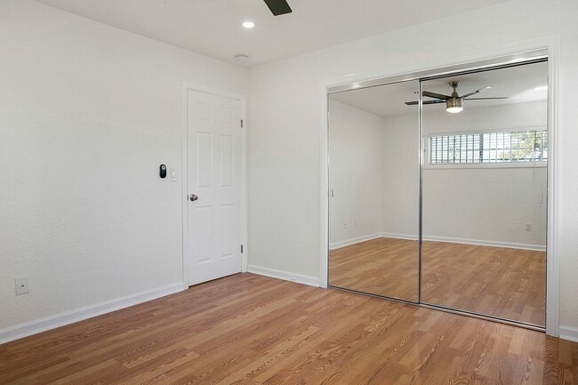 Building Photo - 5450- 5452 Linden Avenue