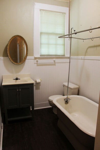 Bathroom - 2511 Napier Ave