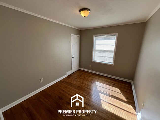 Building Photo - Charming 3BR Home w/ Hardwood Floors & Fenced Backyard