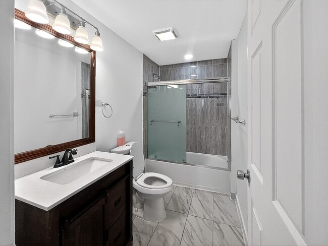 Building Photo - 247 Pilgrim Ave