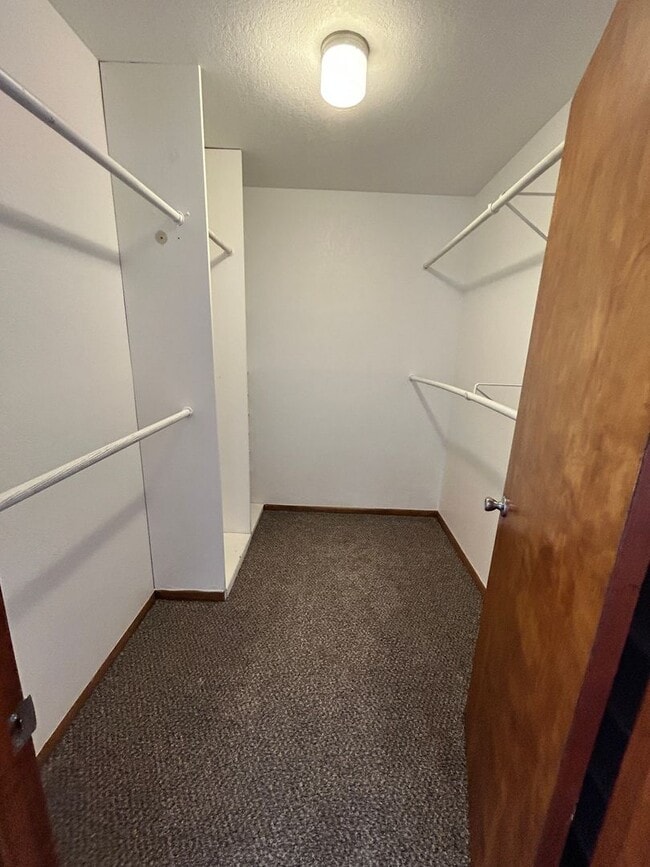 Building Photo - Great Unfurnished home!