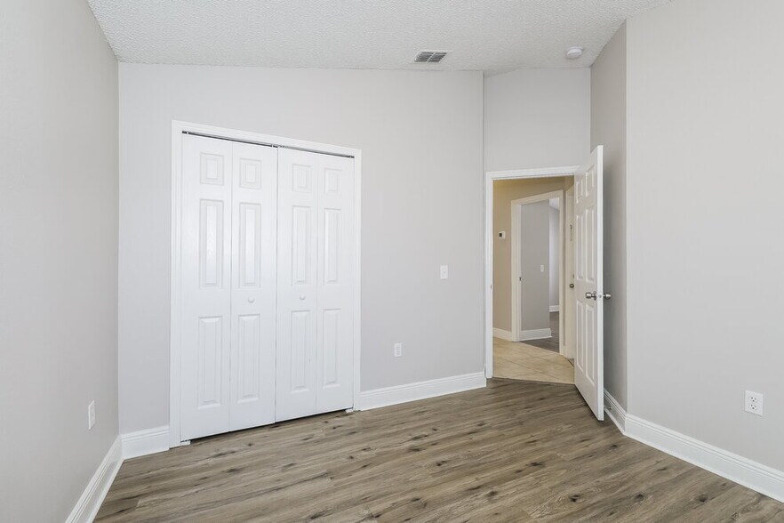 Building Photo - 2126 Jessa Dr