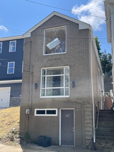 Modern spacious open concept home - 227 Wilbert St