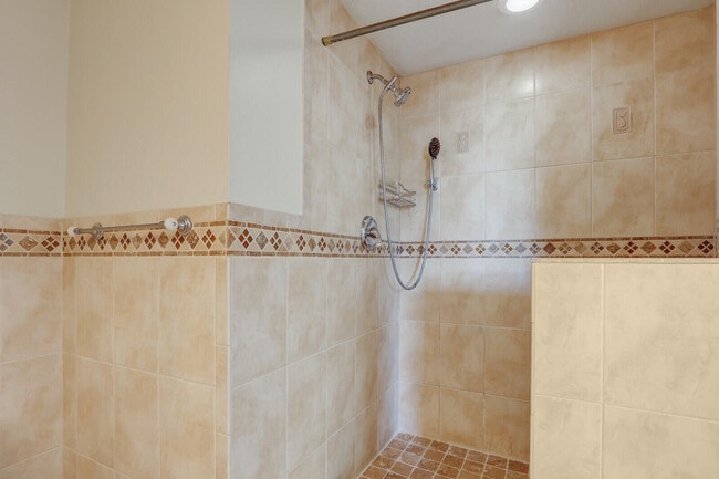 Building Photo - 11010 Legacy Dr