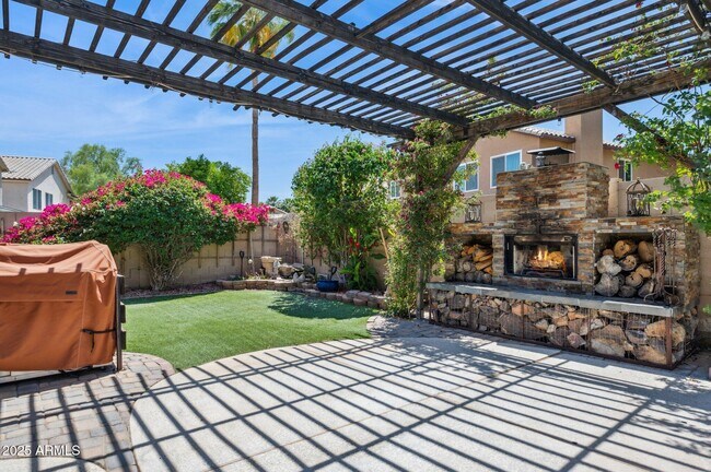 Building Photo - 758 S Lagoon Dr