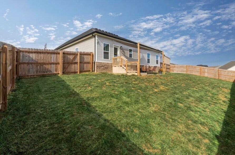 Building Photo - 720 Shaker Dr