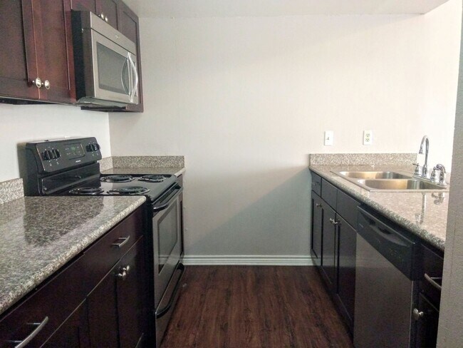 Building Photo - Two Bedroom Two Story Townhome In Amazing ...