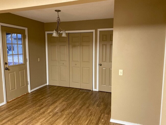 Building Photo - 3 Bedroom, 1 Bath House for Rent - All Appliances Included