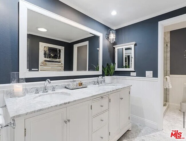 Building Photo - 17213 Palisades Cir