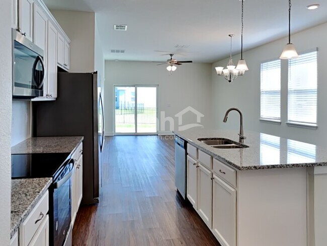 Building Photo - 922 Walden Woods Dr