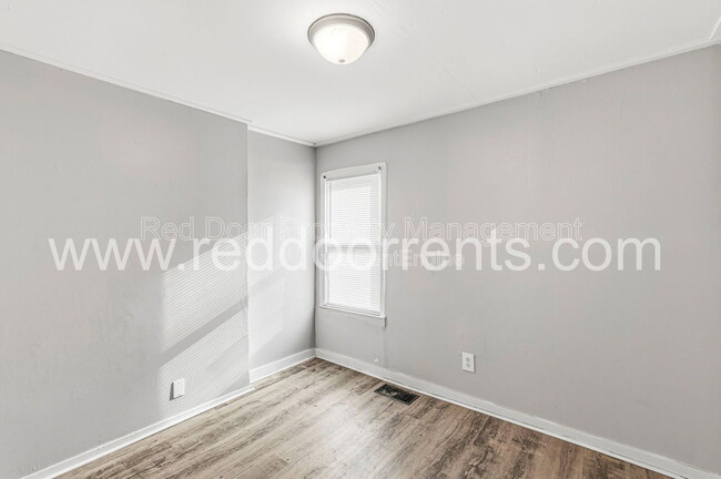 Building Photo - 4320 E 30th St