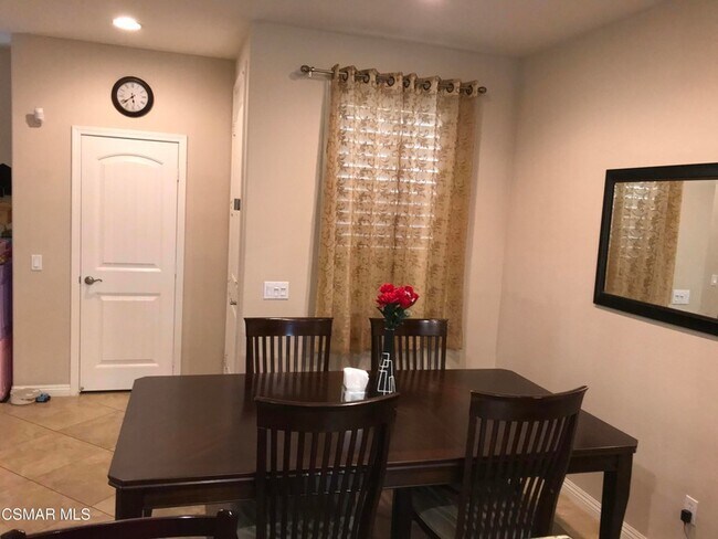 Building Photo - 1521 Silver Shadow Dr