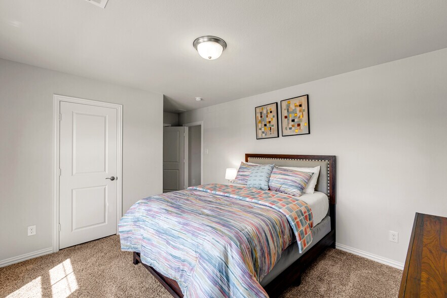 Building Photo - 2104 Bellatrix Dr