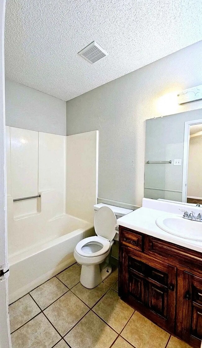 Building Photo - 140 Gerald St