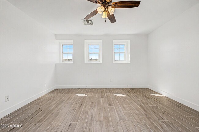 Building Photo - 16332 W Moreland St