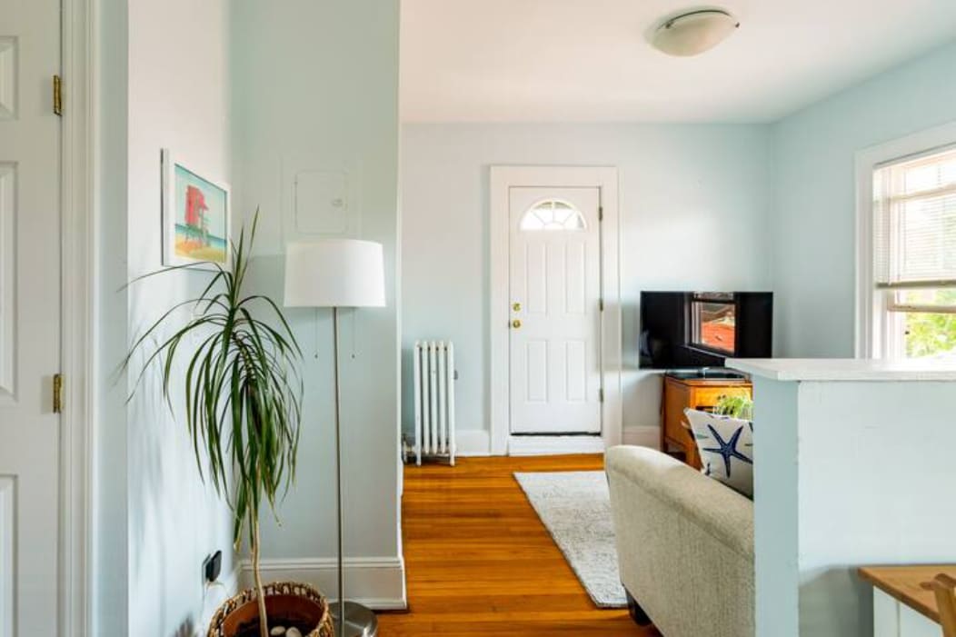 Building Photo - 28 Walnut E St