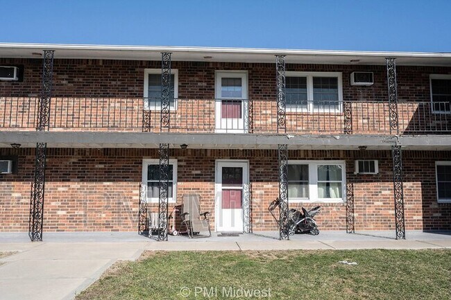 Building Photo - 140 Maple Park Dr