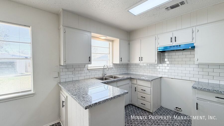 Building Photo - 4615 Grinnell St