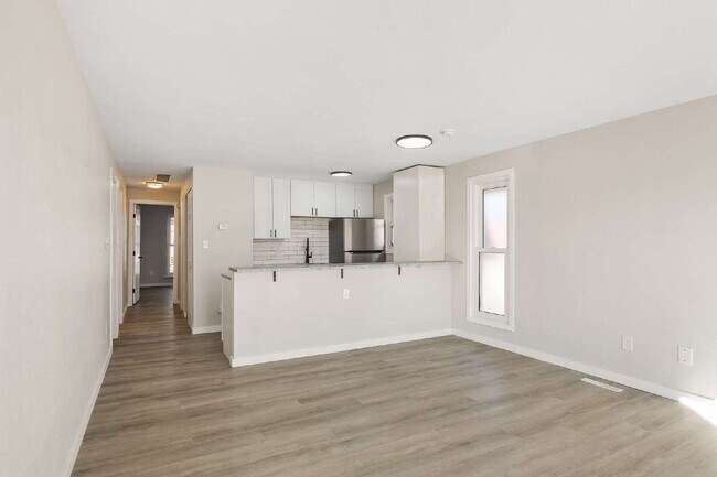 Primary Photo - Updated 2 Bedroom Main Level Apartment