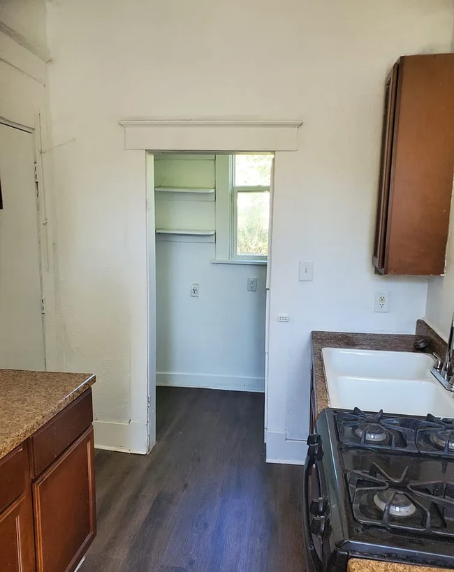 Building Photo - Spacious 2 story home near OTC